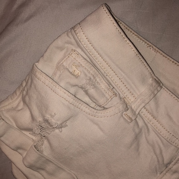 white Abercrombie ripped shorts, good condition - Picture 5 of 5